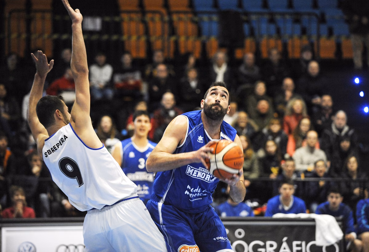 (Fotos) El Bàsquet Menorca va lanzado