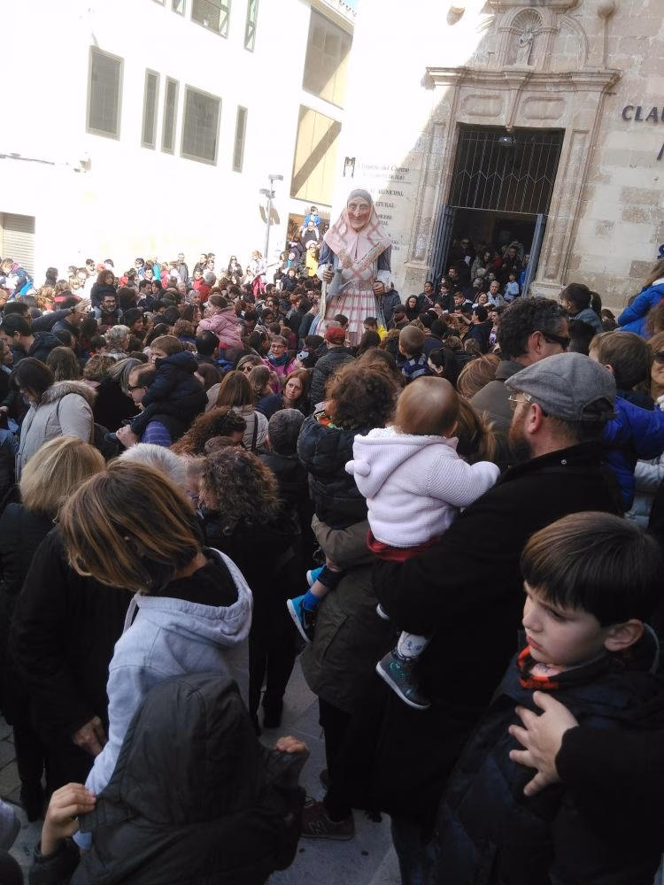 La abuela sigue perdiendo pies