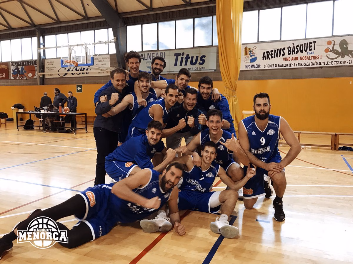 (Fotos) El Bàsquet Menorca mete la quinta