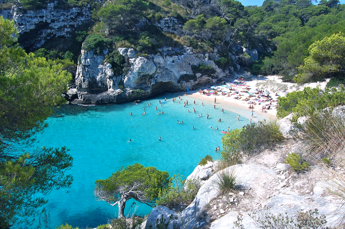 Un autobús regulará el acceso de gente a Macarella
