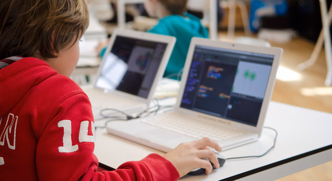 Material informático para Menorca: 154 ordenadores y 21 aulas digitales