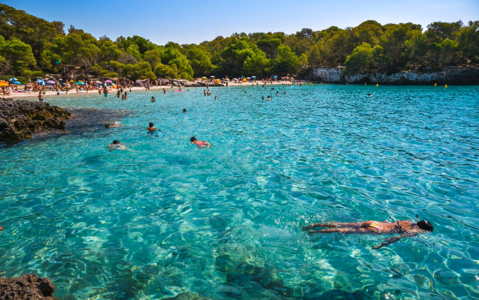 Cala'n Turqueta vuelve a ser portada en El País