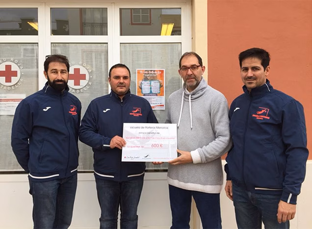 La "Escuela entre porteros Menorca" recauda 600€ para Cruz Roja