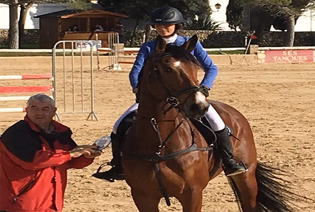Jessica Daivies, con "Xispa d’Equimar", gana el Trofeo Navidad de saltos