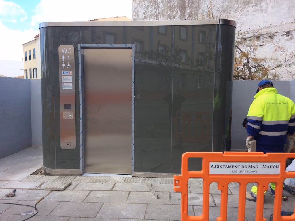 (La foto) A 20 céntimos el alivio urinario