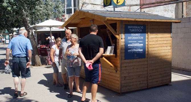 Maó triplica este año el número de usuarios de las oficinas de información turística