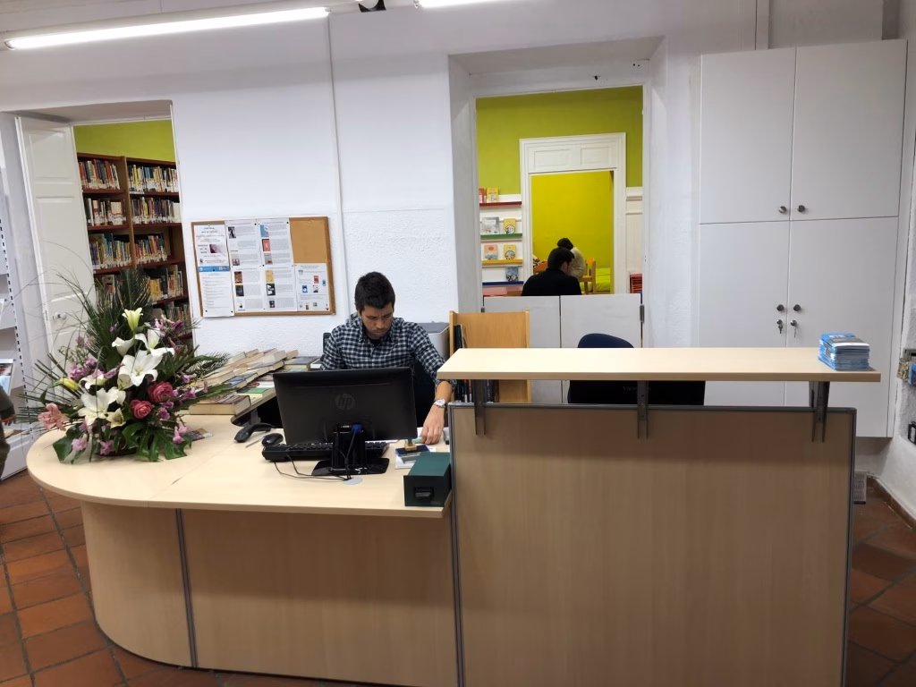 Alaior reabre su biblioteca municipal tras una reestructuración interna