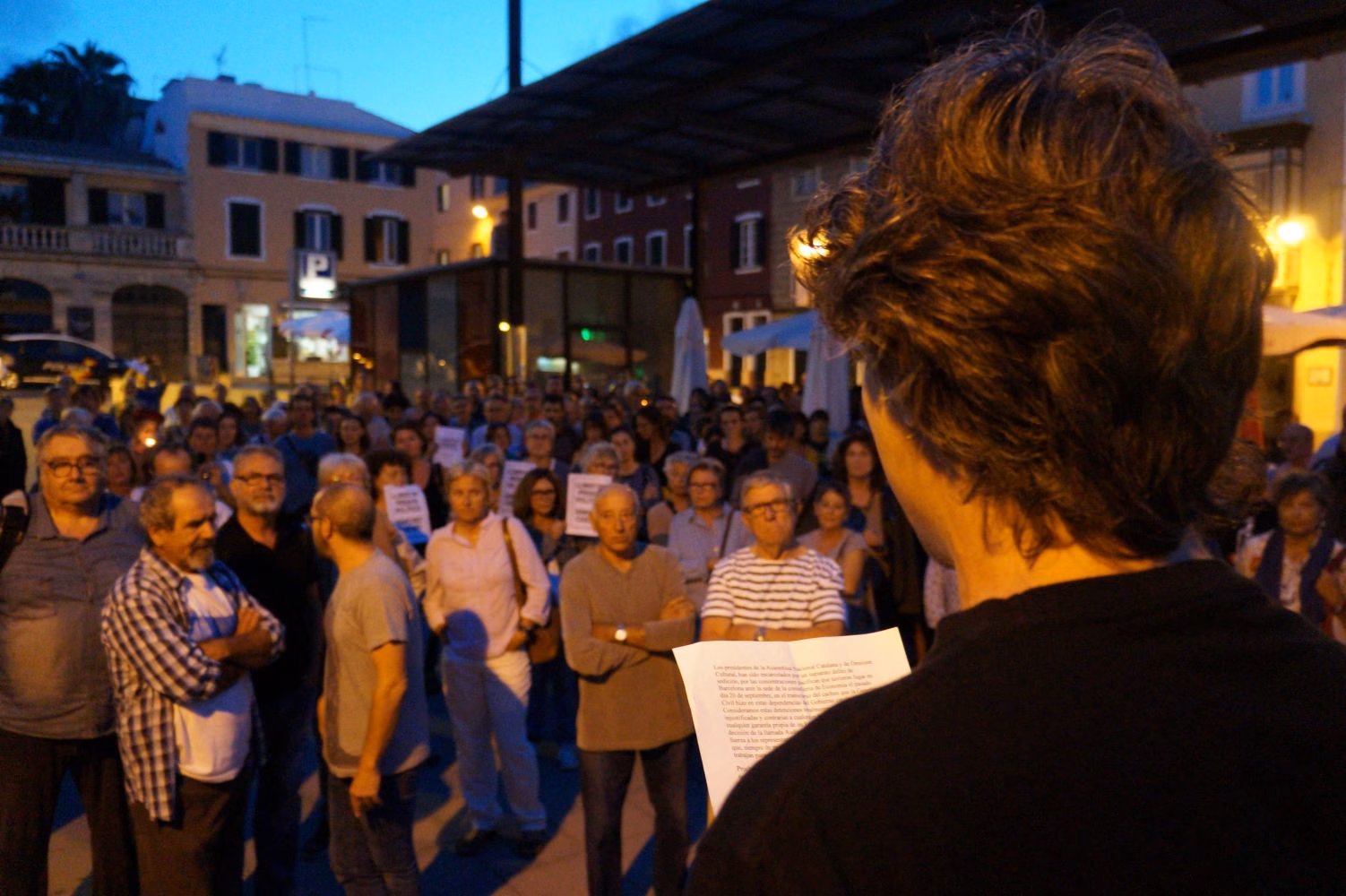 Unas 300 personas se manifiestan en Maó para pedir la libertad de Jordi Cuixart y Jordi Sánchez