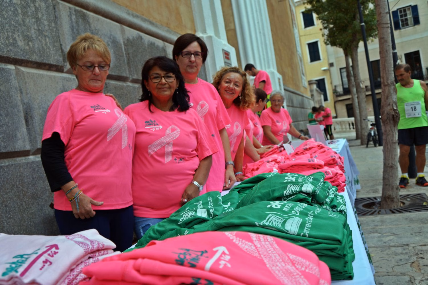 (Galería de fotos y vídeo) A la carrera contra el cáncer en Maó