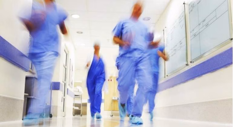 El Govern pide a Madrid que todo el mundo pueda recuperar la tarjeta sanitaria