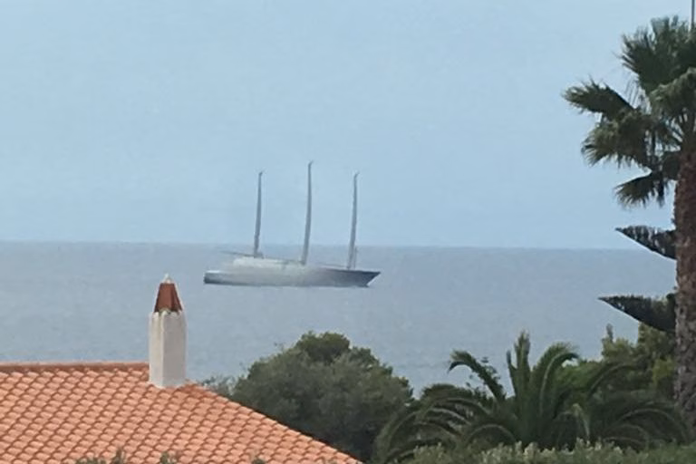 El velero privado más grande del mundo recala en Menorca