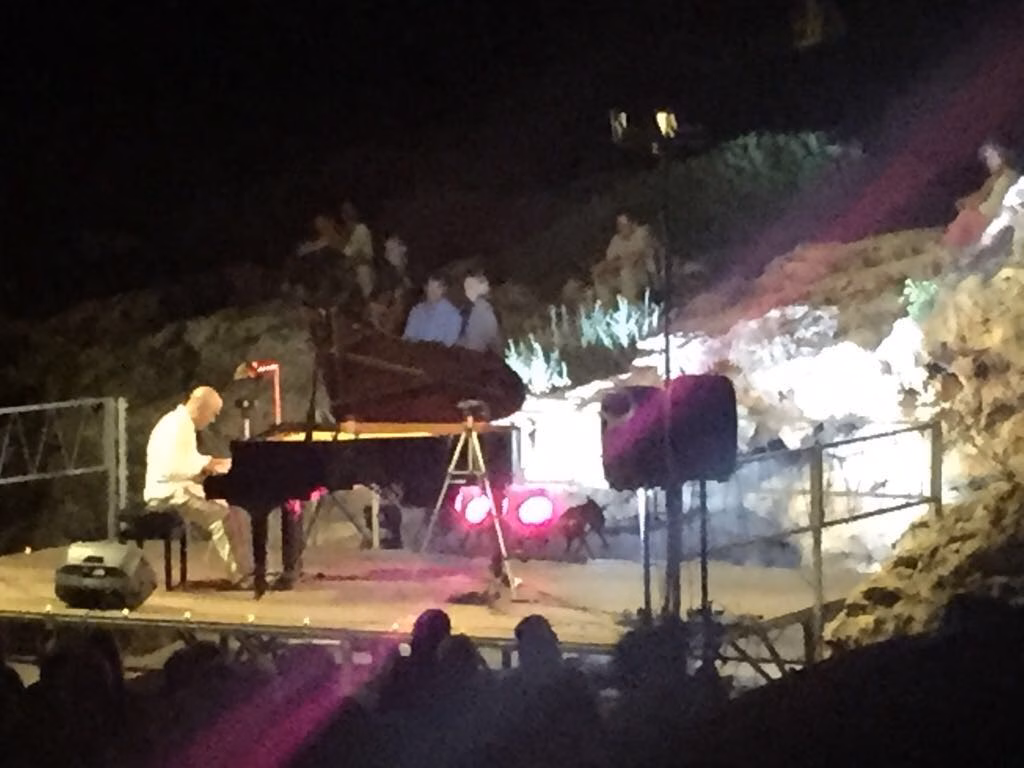 Mar al fondo y virtuoso Kiev Portella