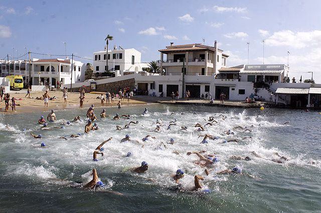 Menorca se echa al mar: travesías en Biniancolla y Cala Galdana