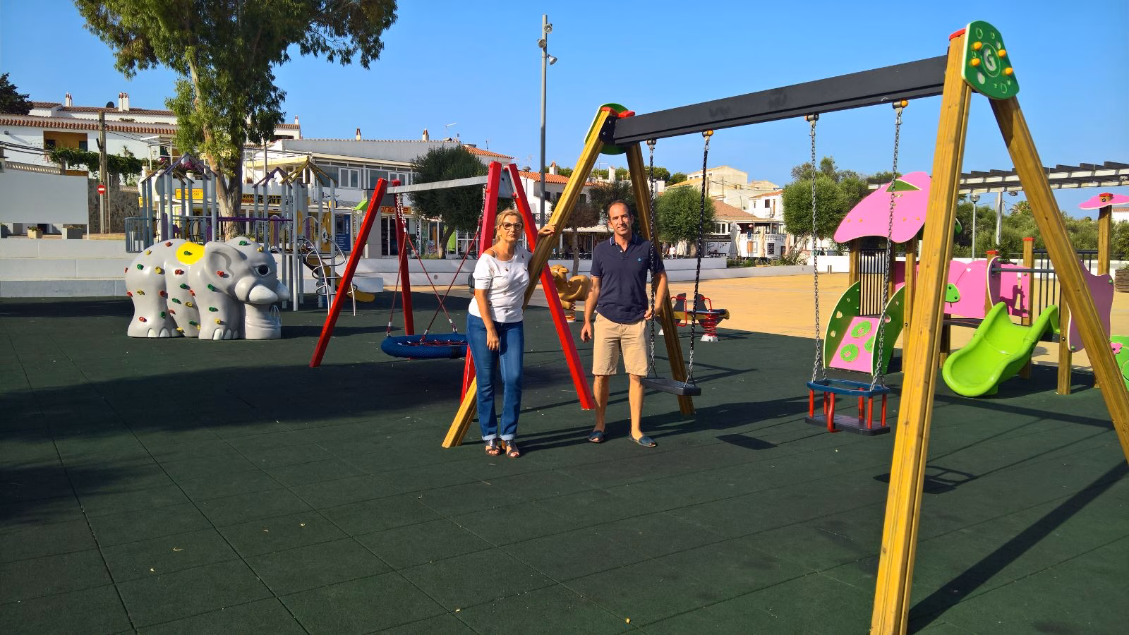 (La foto) Nuevo parque infantil en Cala'n Porter