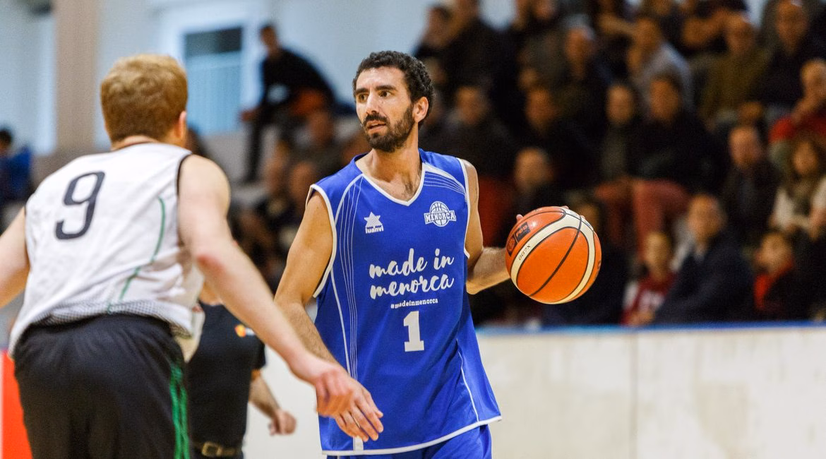 Dani García sigue en el proyecto del Bàsquet Menorca