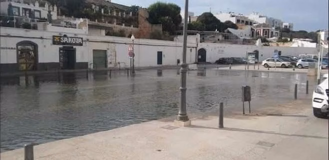 (Vídeo) Así ha sido la "rissaga" que ha afectado al puerto de Ciutadella y Cala'n Busquets