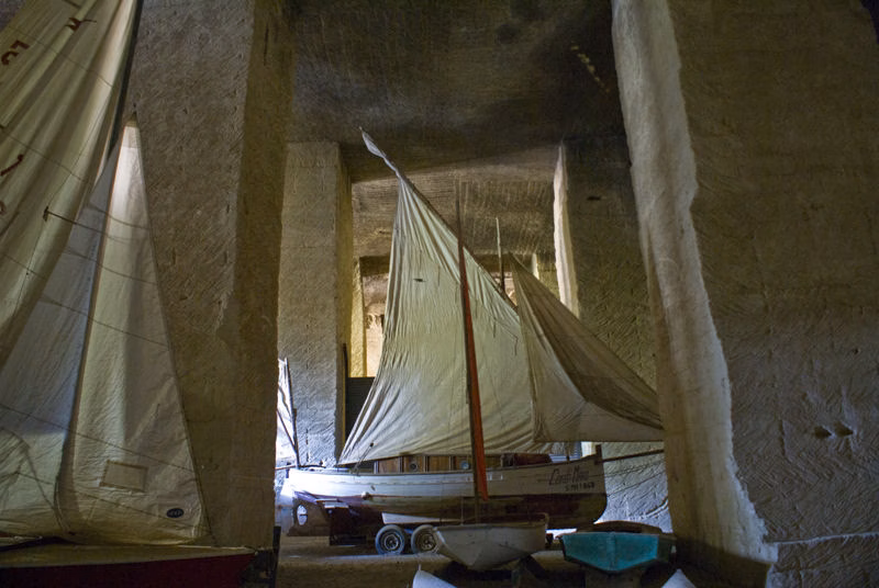 De Robadones a las cuevas del molino de Es Castell