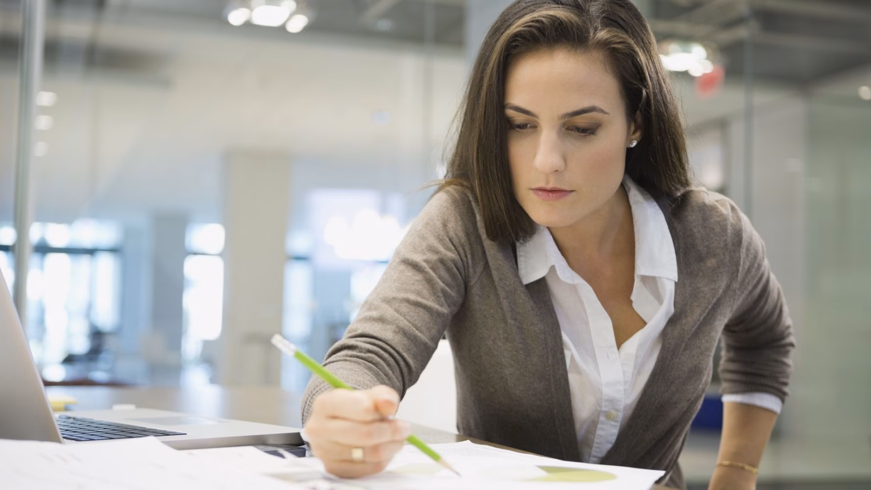 El salario de las mujeres es un 22'9% inferior al de los hombres