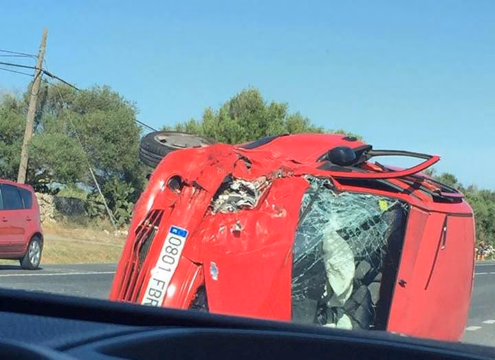 (Ampliación) Un grave accidente en Talatí causa 4 heridos