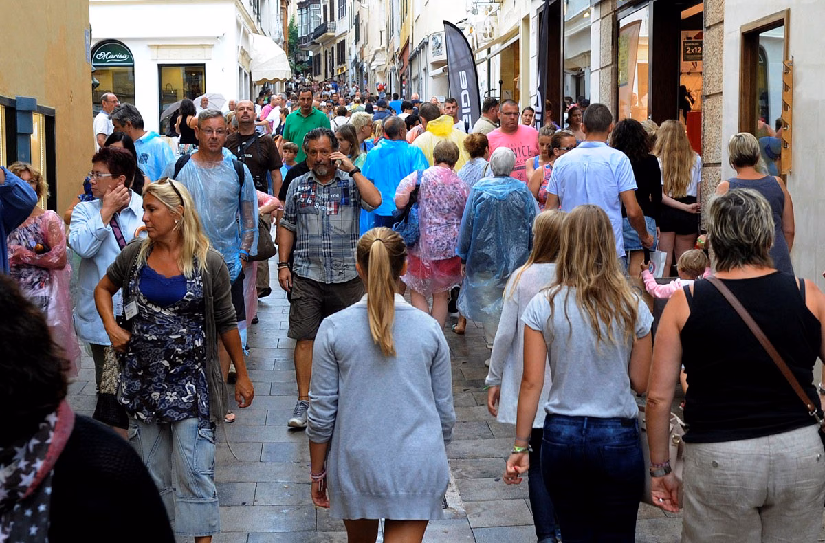 Más de la mitad de los menorquines avalan el alquiler turístico