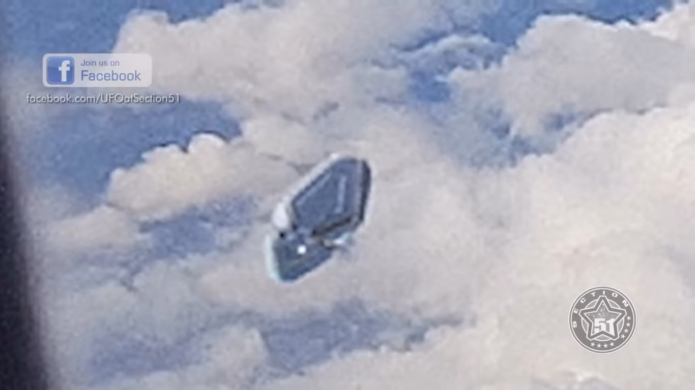 (Lo+viral) Filman un OVNI sobre territorio español