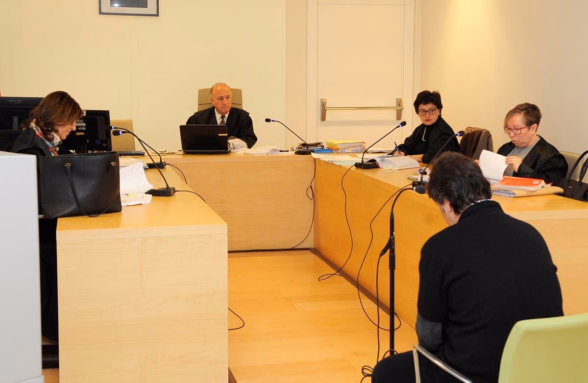 Un año de inhabilitación para el "abogado desleal" de Maó