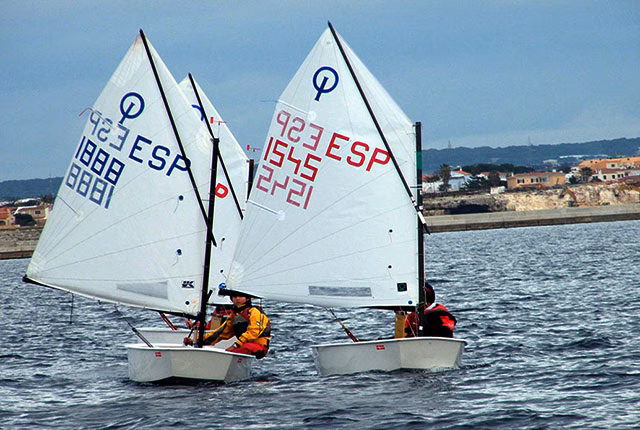 Menorca se llena de velas con motivo del campeonato de Balears de Optimist