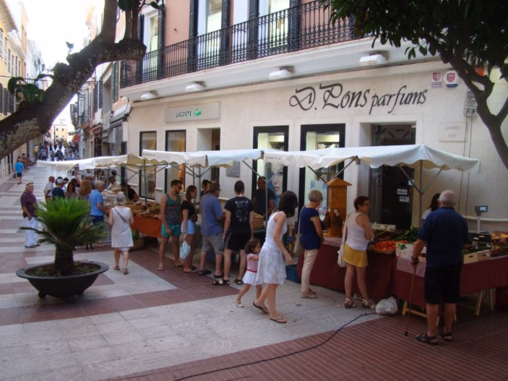 Ara Maó propone un debate sobre el comercio local