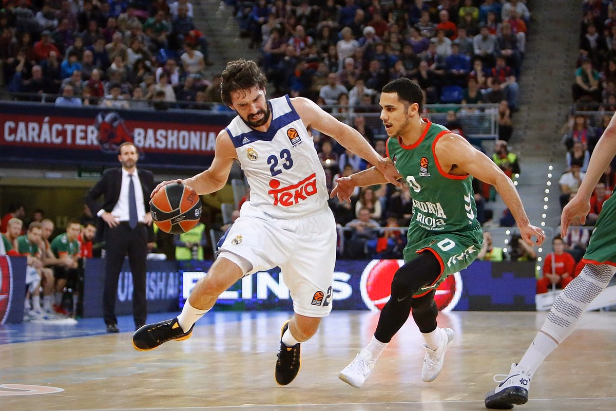 (Vídeo) Llull y el Madrid asaltan Vitoria en otro recital de Doncic