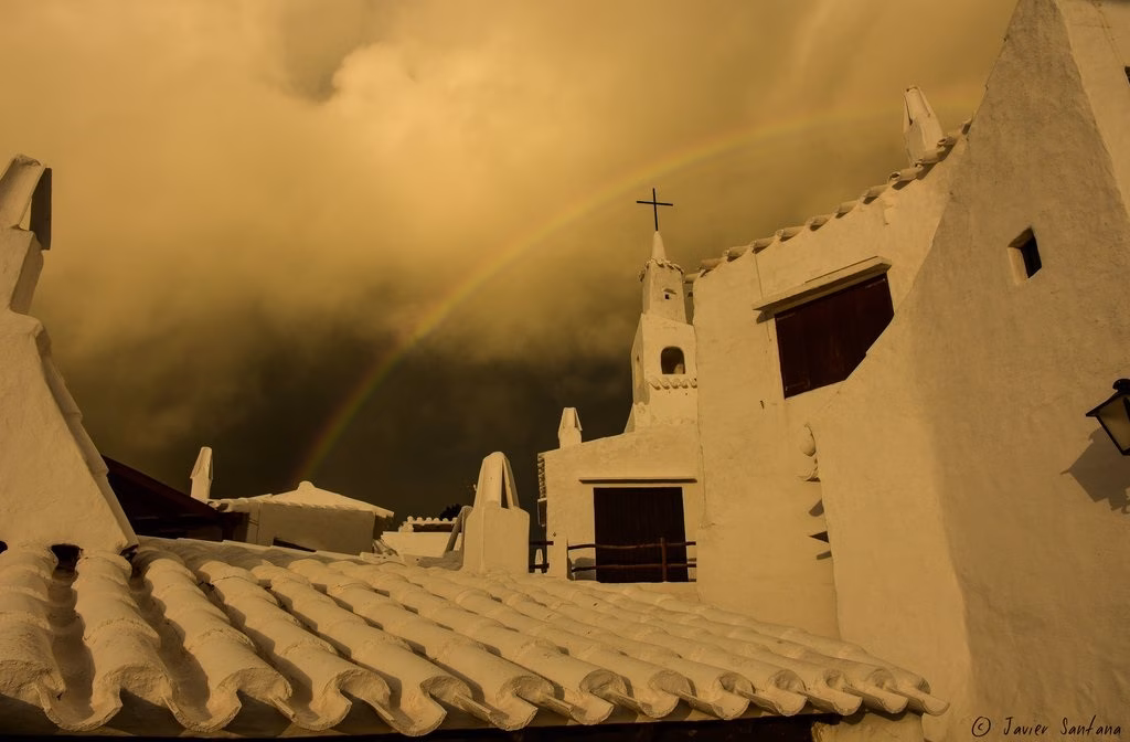 (La foto) Un arcoiris sobre Binibeca