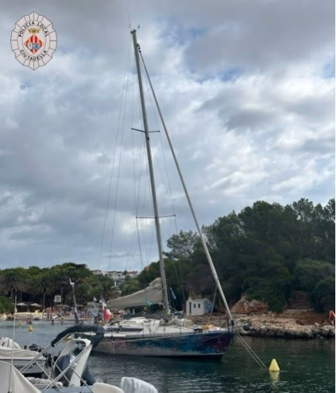 Reflotan el velero encallado en Cala en Blanes