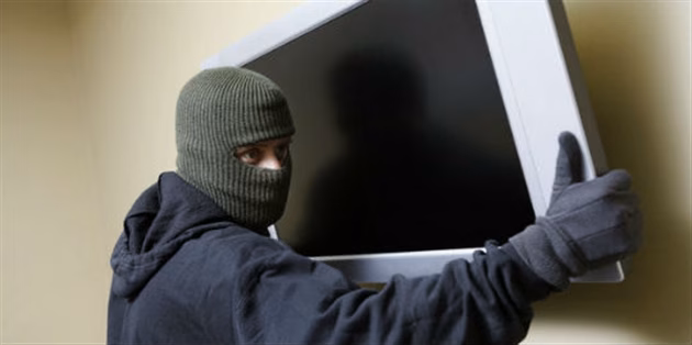 Pillados "in fraganti" tras robar un televisor de 55 pulgadas