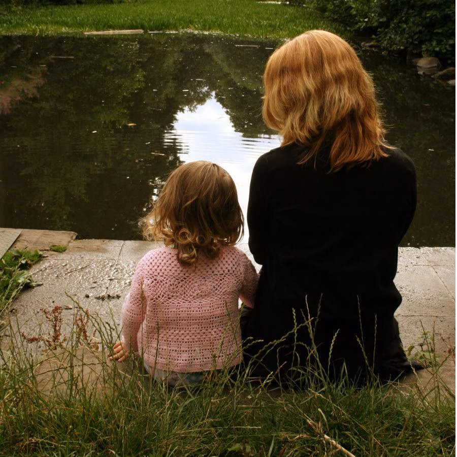 El 50, 4 % de las mujeres que tienen un hijo en Menorca son solteras