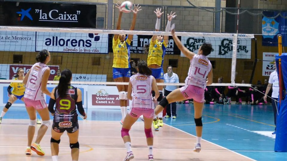 (Fotos) El Avarca de Menorca se levanta y se estrena en la Superliga