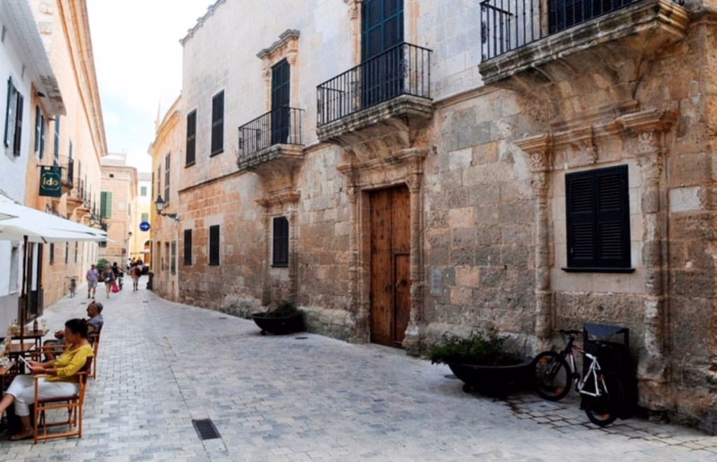 Ciutadella ofrece dos opciones para no tener los juzgados en Can Saura Miret