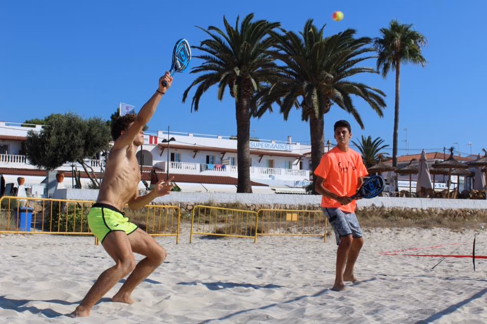 (Fotos) El tenis playa deslumbra en Punta Prima