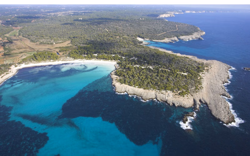 Hallan inconsciente a un hombre de 76 años al lado de una bici en Son Saura