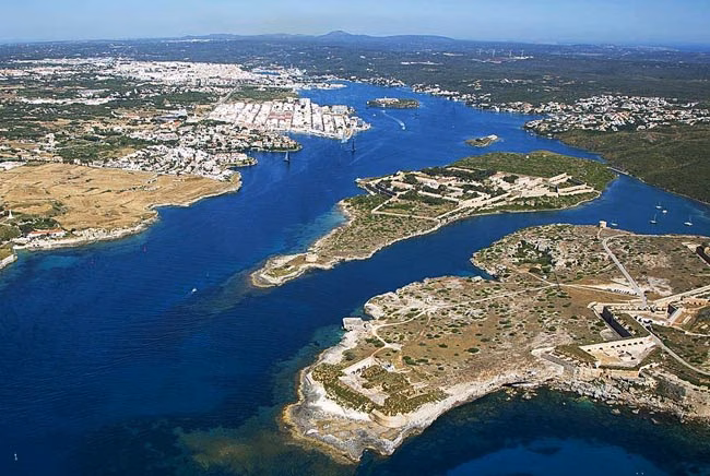 Un puerto de Maó coordinado con el de Ciutadella y el aeropuerto