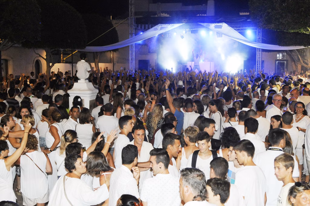 White Party: Sant Lluís vuelve a vestirse de blanco