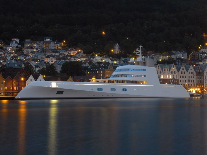 Sigue el desfile de grandes megayates: Andrei Melnichenko y el "A" conocen Menorca