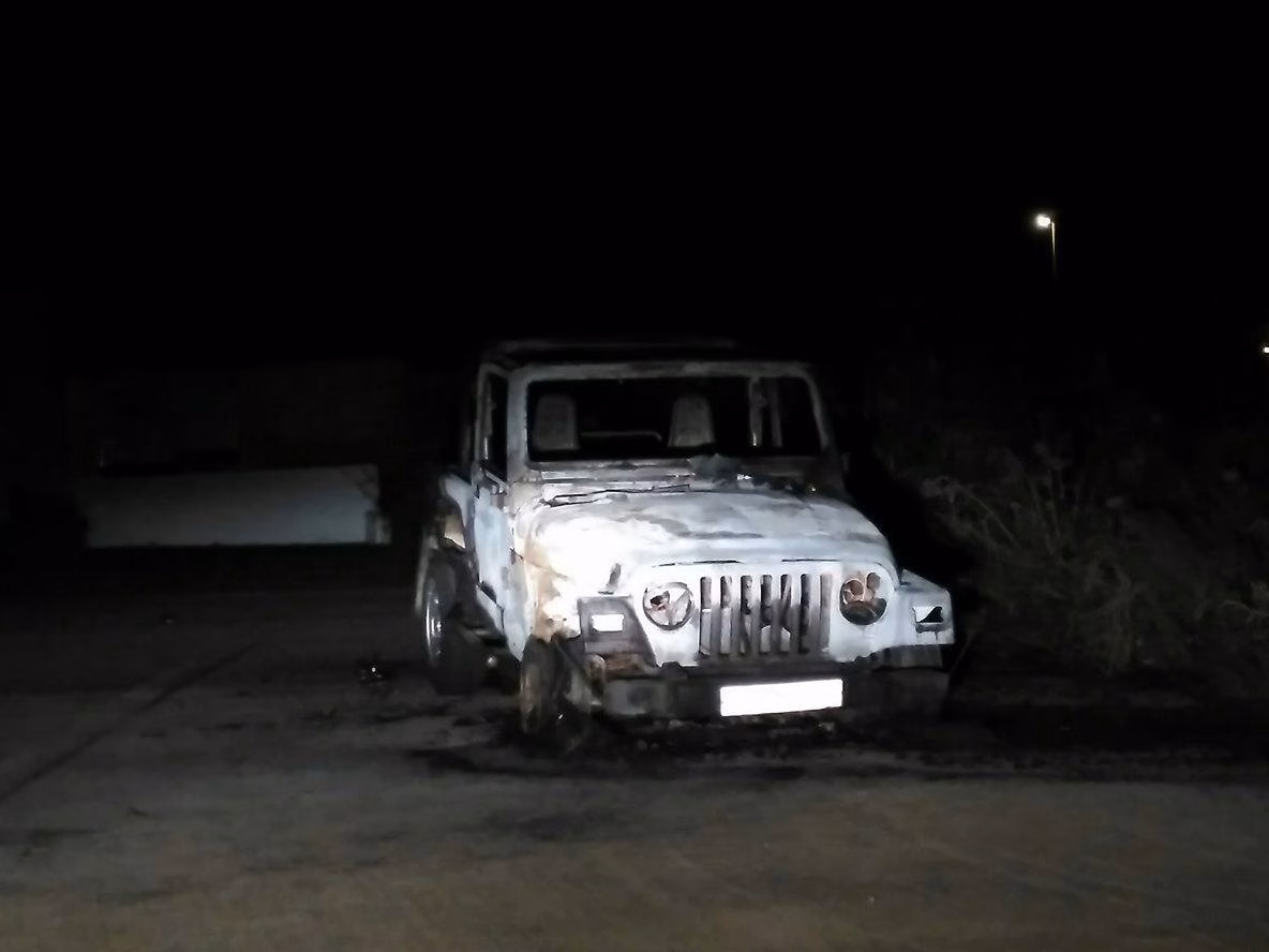 Arde un coche en el polígono industrial de Sant Lluís durante la madrugada