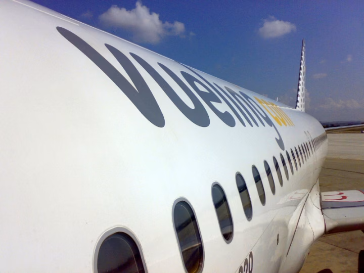 El Consell urge a Vueling a resolver las incidencias de la ruta Menorca-Barcelona