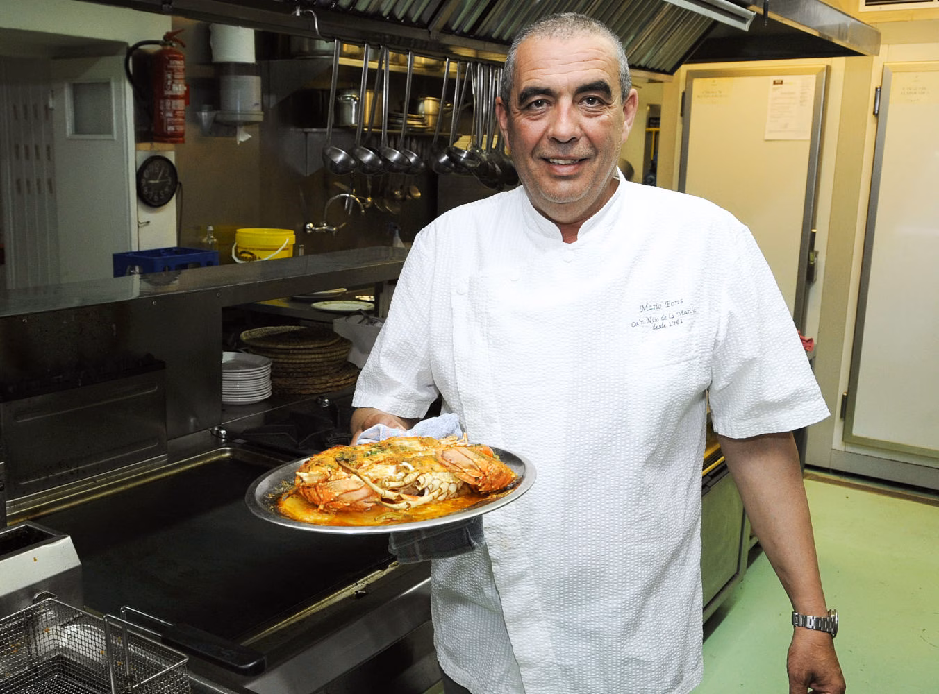 LANGOSTA AL HORNO CON PATATAS Y TOMATE