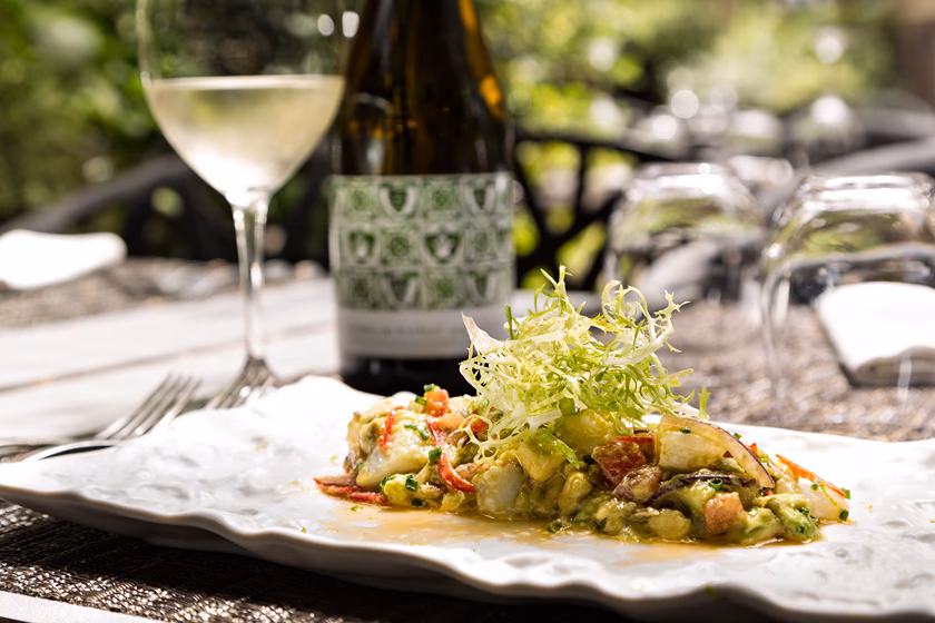 Una propuesta de maridaje de vino blanco de Raimat para Menorca