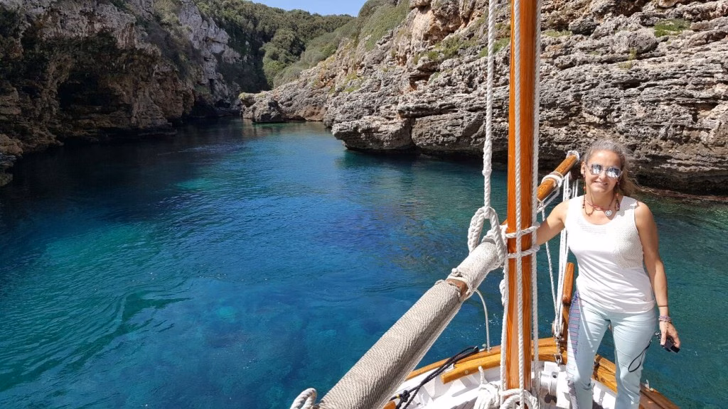 Carla Royo Vilanova se pasea por Menorca para los lectores de Hola.com