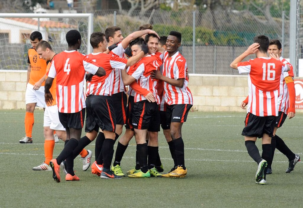 El Mercadal saca adelante un partido con dos caras