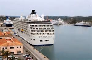 El puerto de Maó alcanzó los 180.000 pasajeros en 2015