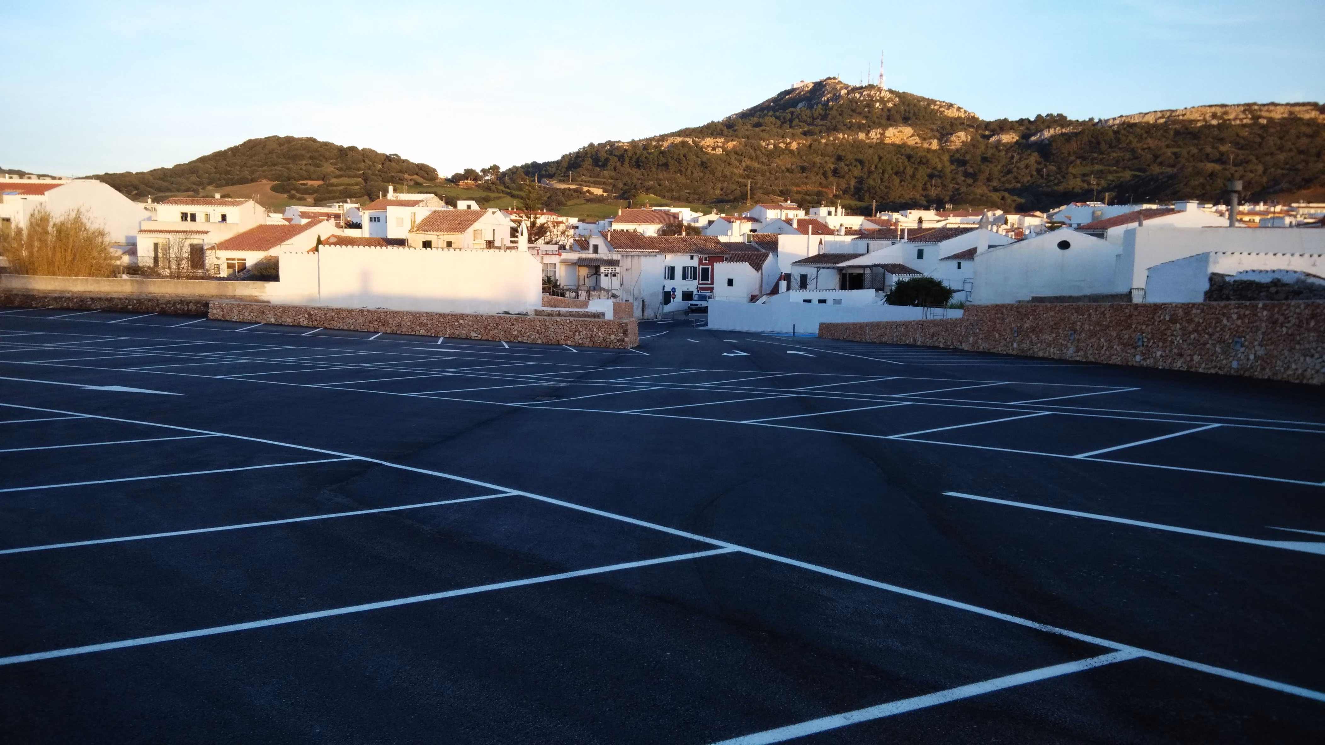 Es Mercadal inaugura un nuevo aparcamiento público en la calle Tramontana