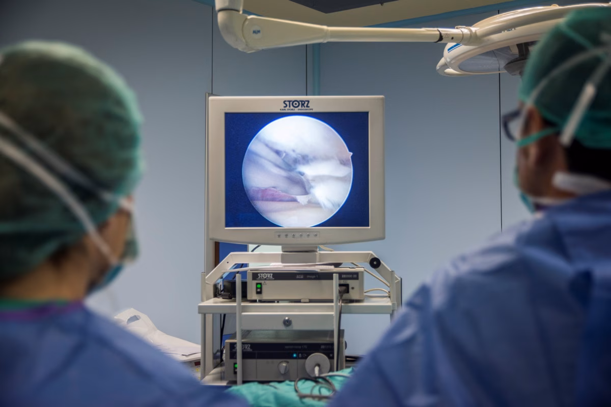 Primer implante de prótesis de rodilla guiado por ordenador en el Mateu Orfila