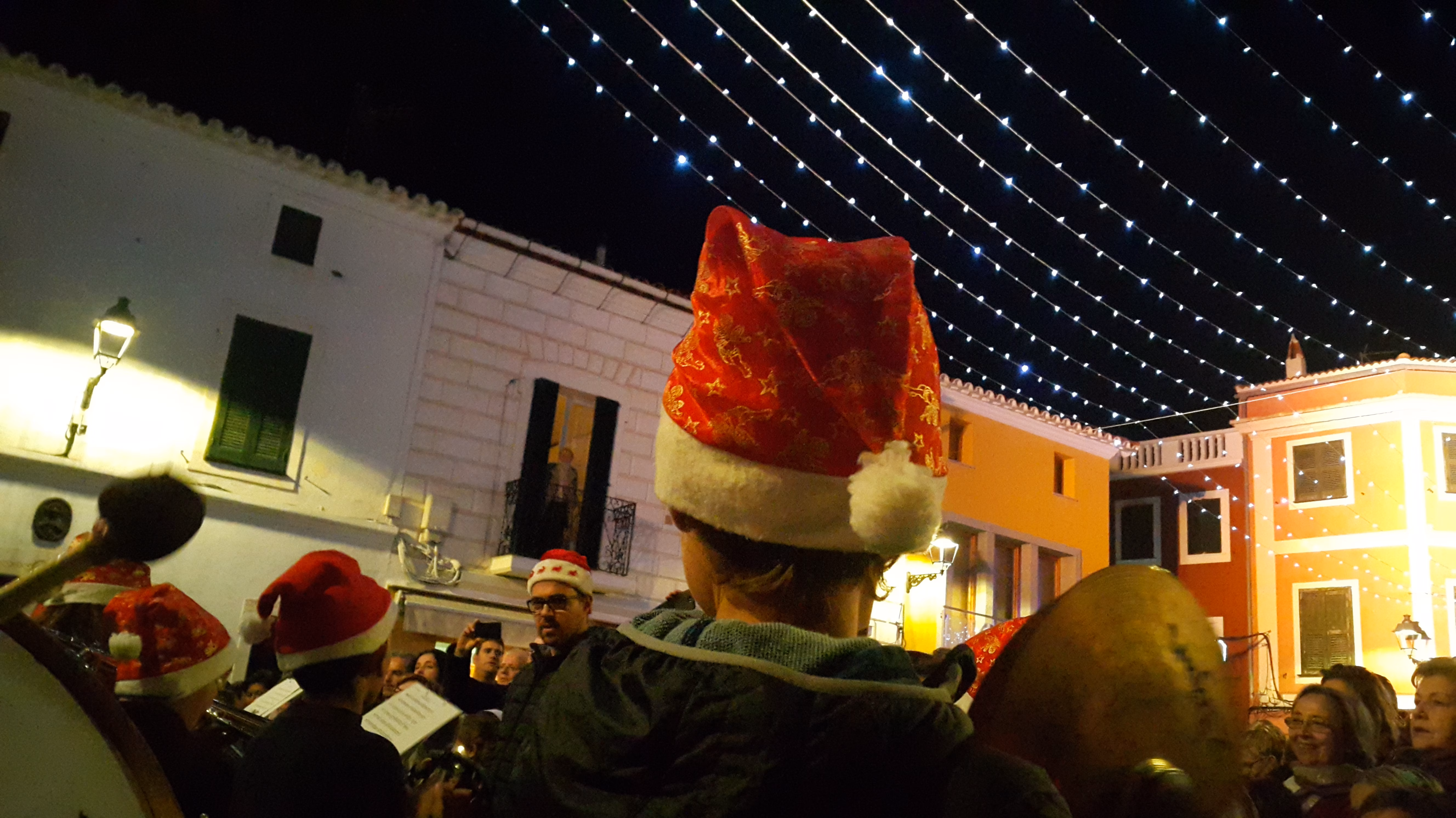 La Navidad se enciende en Es Mercadal a ritmo de la Banda Jove